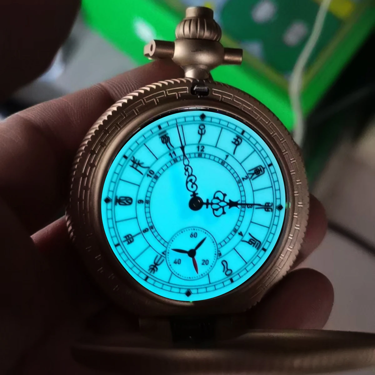 Bronze pocket watch with double-sided spherical gemstone glass manual mechanical movement, waterproof
Bronze pocket watch with double-sided spherical gemstone glass manual mechanical movement, waterproof