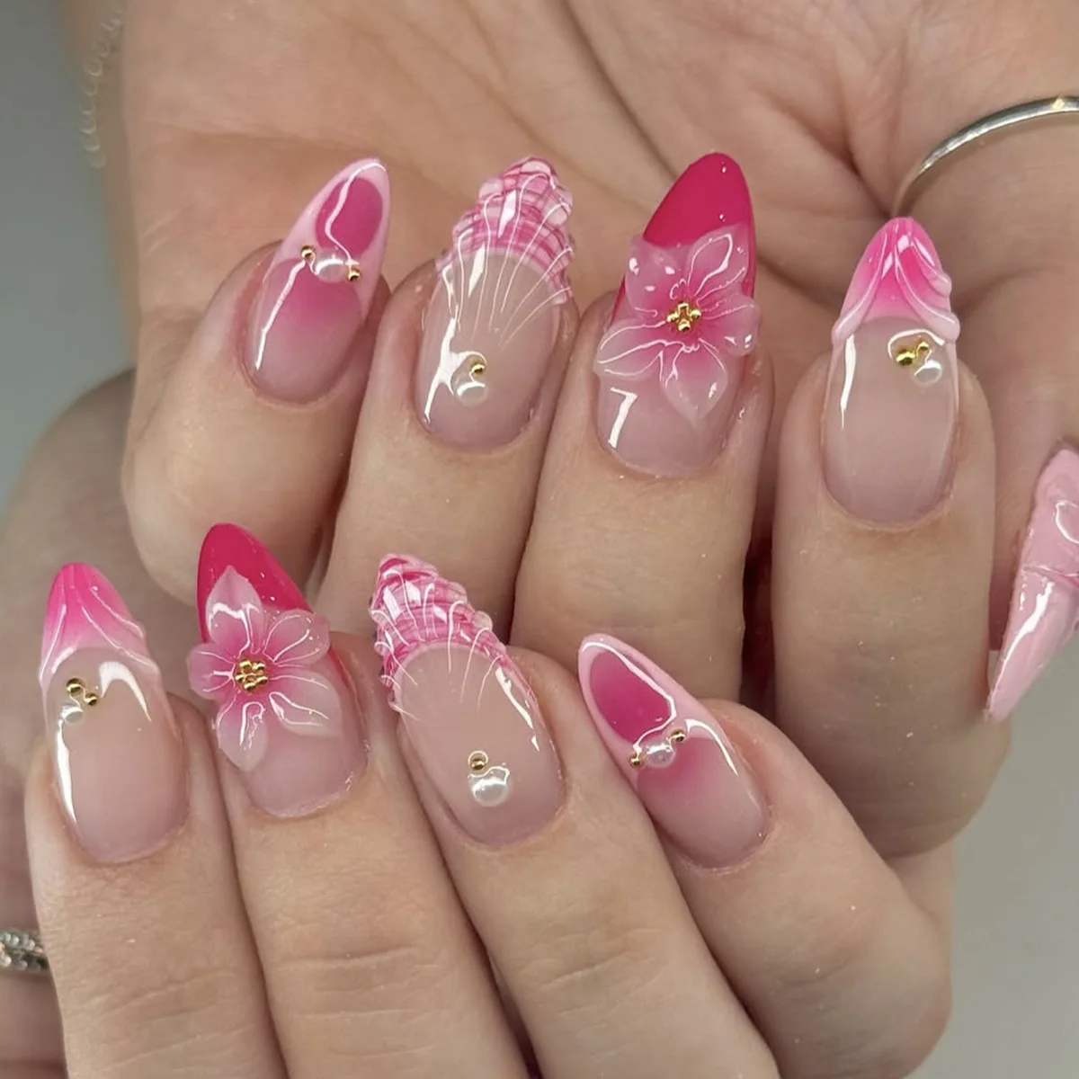 24PCS 3D Flower Shell Pearl Pattern Beach Press on Nails Almond Shape Fake Nails Sweet Cool Style Elegant Removable False Nails
24PCS 3D Flower Shell Pearl Pattern Beach Press on Nails Almond Shape Fake Nails Sweet Cool Style Elegant Removable False Nails