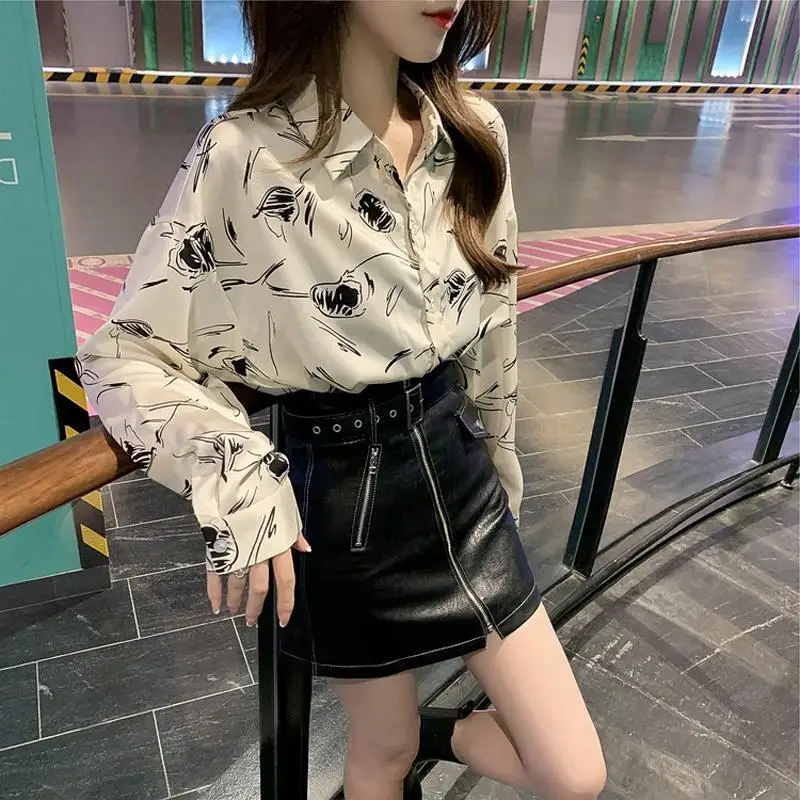 Autumn New Popular Fashionable Retro Printed Long Sleeve Shirt Elegant Versatile Young Style Polo-Neck Single Breasted Lady Top
Autumn New Popular Fashionable Retro Printed Long Sleeve Shirt Elegant Versatile Young Style Polo-Neck Single Breasted Lady Top