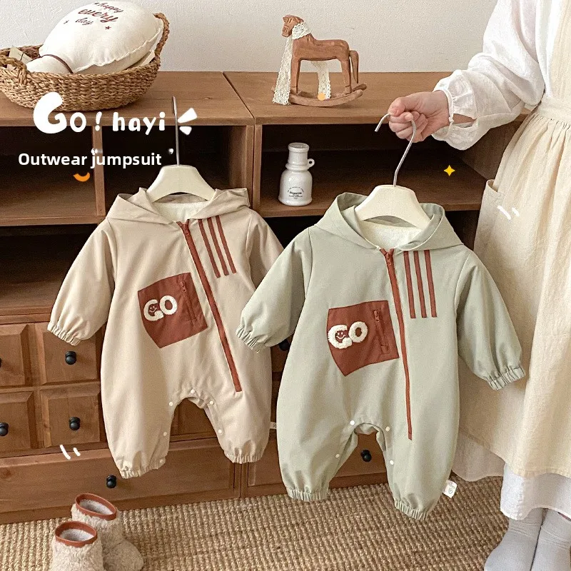 Baby Hooded Crawling Suit 2025 New Winter Newborn Fashionable Outdoor Clothes Baby Slanted Collar and Velvet Jumpsuit
Baby Hooded Crawling Suit 2025 New Winter Newborn Fashionable Outdoor Clothes Baby Slanted Collar and Velvet Jumpsuit