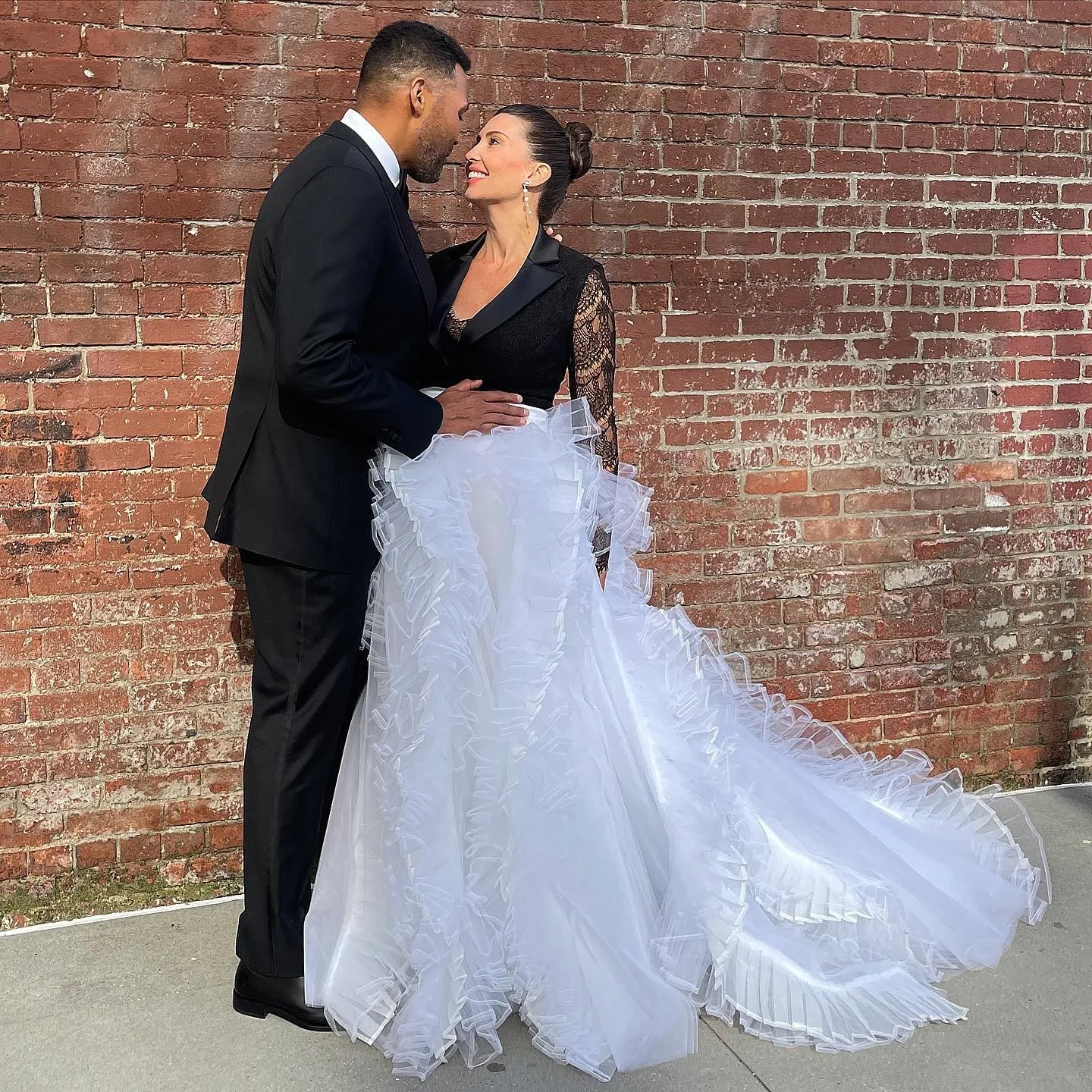 Modest White Ruched Tulle Bridal Skirt With Train Zipper A-line Ruffles Women Maxi Skirt To Party Custom Made Female Bottom
Modest White Ruched Tulle Bridal Skirt With Train Zipper A-line Ruffles Women Maxi Skirt To Party Custom Made Female Bottom
