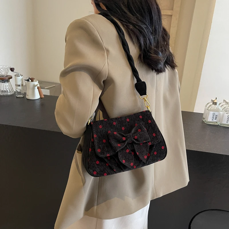 New Fashion Versatile Women's Bow Single Shoulder Crossbody Small Square Bag Outdoor Simple Leisure Sports Storage Bags
New Fashion Versatile Women's Bow Single Shoulder Crossbody Small Square Bag Outdoor Simple Leisure Sports Storage Bags