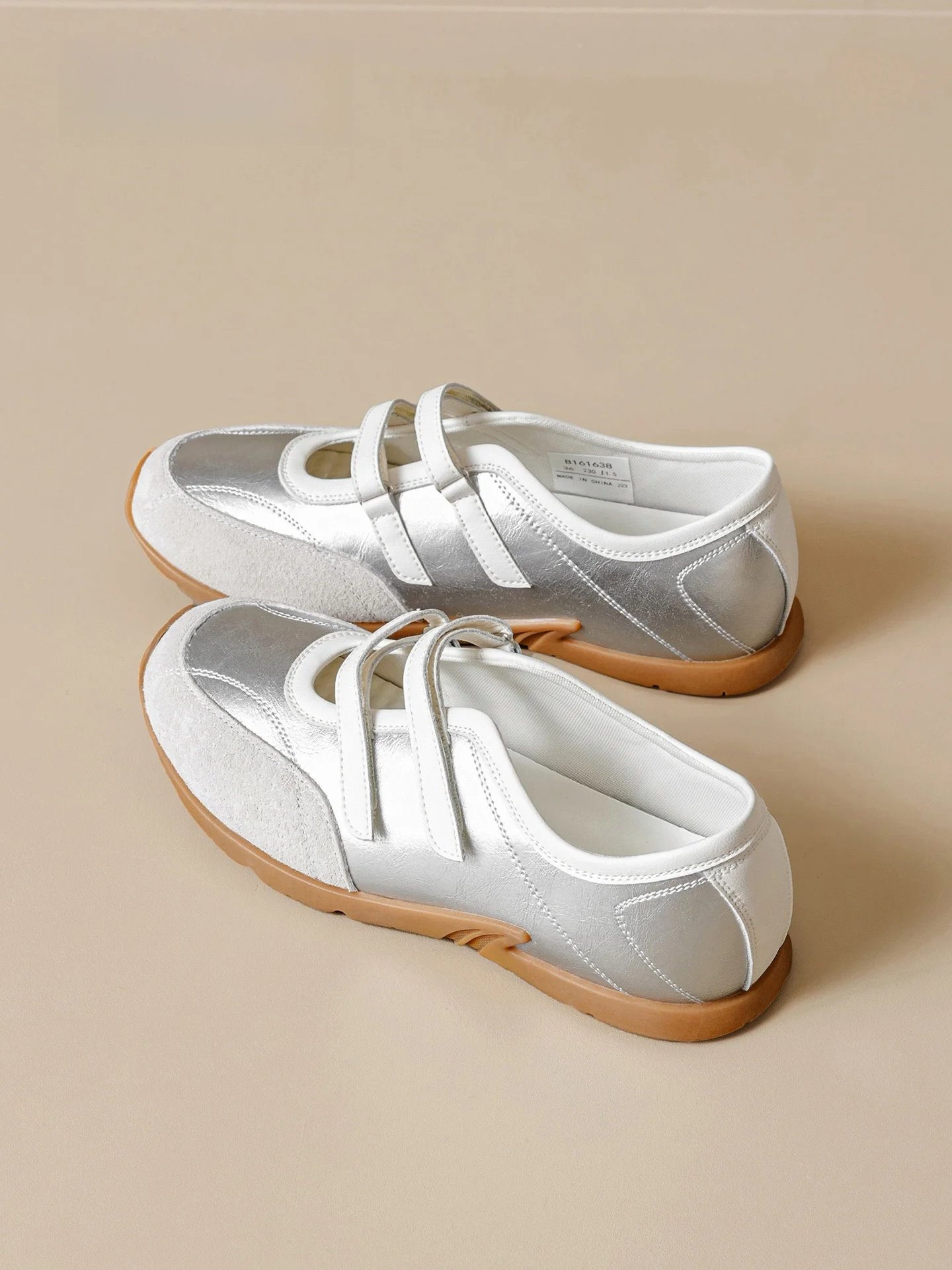 Agsdon Ballet Dequn Shoes Women's 2026 New Summer Sport Mary Janes Magic Tape Breathable Casual Single Shoes Low Top Flat
Agsdon Ballet Dequn Shoes Women's 2026 New Summer Sport Mary Janes Magic Tape Breathable Casual Single Shoes Low Top Flat