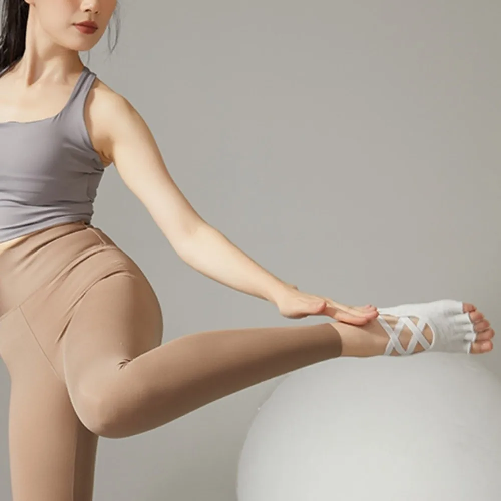 1 Pair Anti Slip Five Finger Yoga Socks Full Five Finger Cross Strap Split Finger Yoga Socks Heel Protector Half Open
1 Pair Anti Slip Five Finger Yoga Socks Full Five Finger Cross Strap Split Finger Yoga Socks Heel Protector Half Open