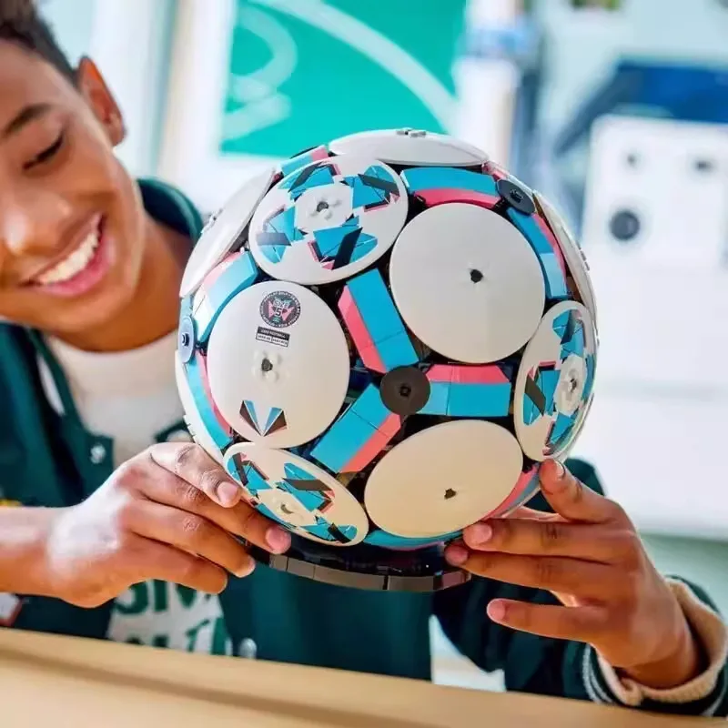 2026 New Compatible FIFA World Cup Soccer 43019 Fan Match Boy Assembled building block toy Toy model assembly building
2026 New Compatible FIFA World Cup Soccer 43019 Fan Match Boy Assembled building block toy Toy model assembly building