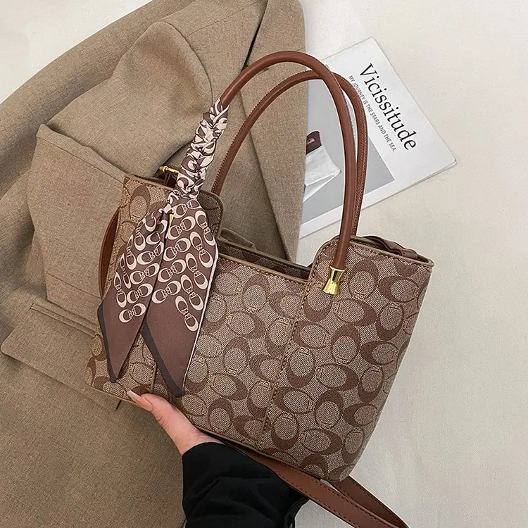 Women’s Chic Underarm Tote Bag, French-Inspired Large Capacity Shoulder Bag, Premium Commuter Handbag
Women’s Chic Underarm Tote Bag, French-Inspired Large Capacity Shoulder Bag, Premium Commuter Handbag