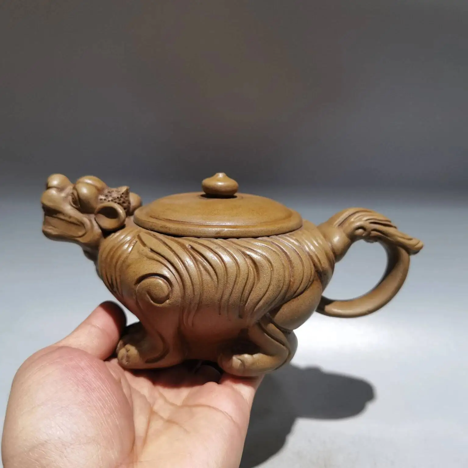 Chinese Yixing Zisha Clay Handmade Exquisite Teapot Longshengzi 400cc
Chinese Yixing Zisha Clay Handmade Exquisite Teapot Longshengzi 400cc