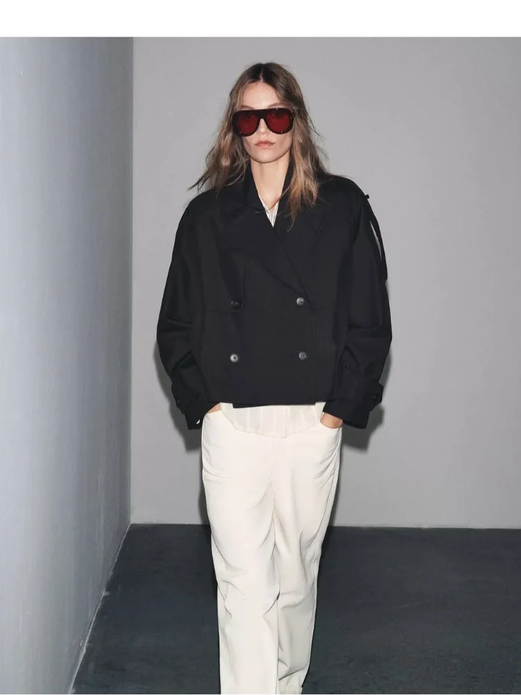 Повседневная однотонная женская куртка с воротником-стойкой, длинными рукавами и двубортной застежкой, модель 2026 года, для повседневной носки
Повседневная однотонная женская куртка с воротником-стойкой, длинными рукавами и двубортной застежкой, модель 2026 года, для повседневной носки