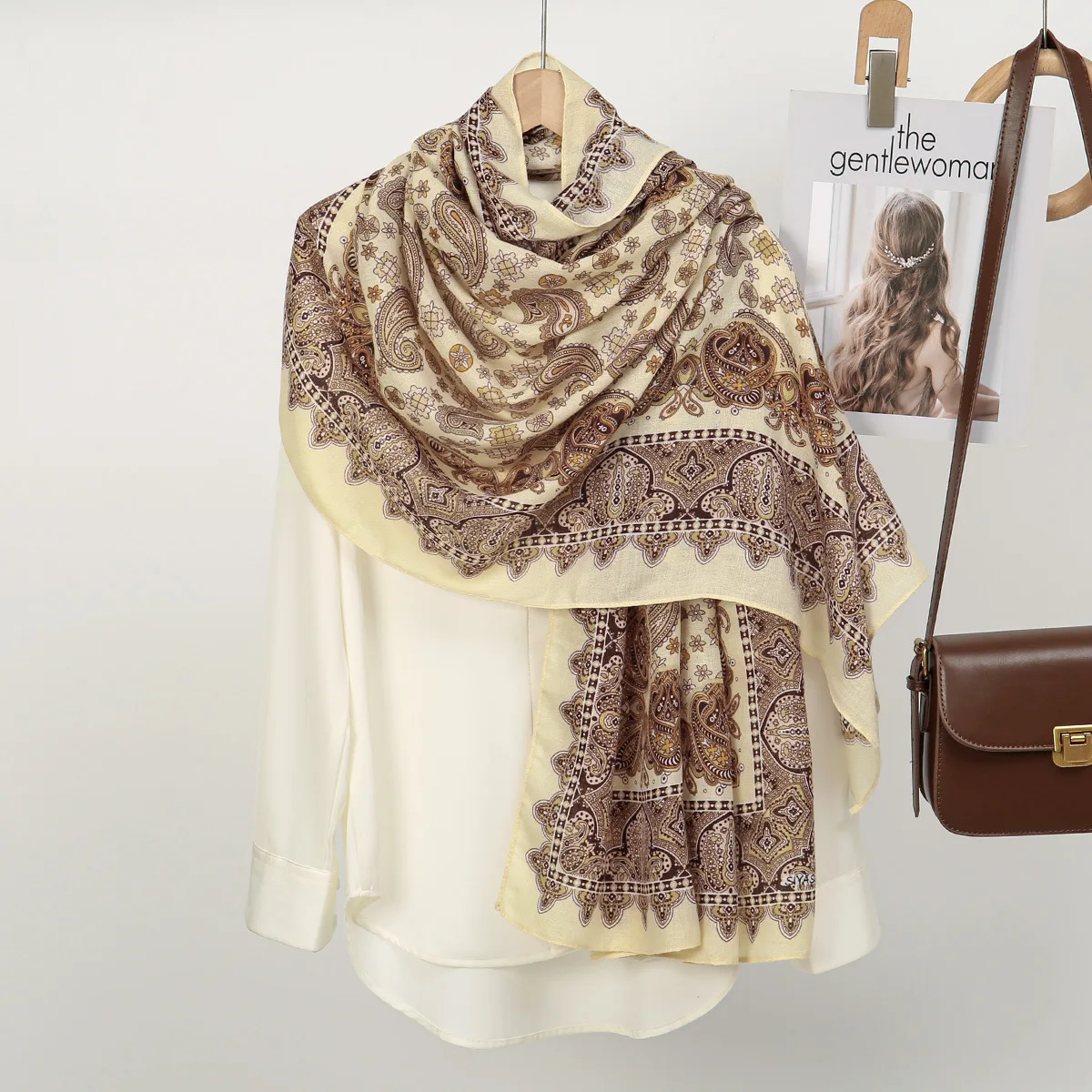 New European and American Style Women's Long Scarf Scarf Temperament Gentle Retro Large Size Sunscreen Beach Towel Shawl
New European and American Style Women's Long Scarf Scarf Temperament Gentle Retro Large Size Sunscreen Beach Towel Shawl