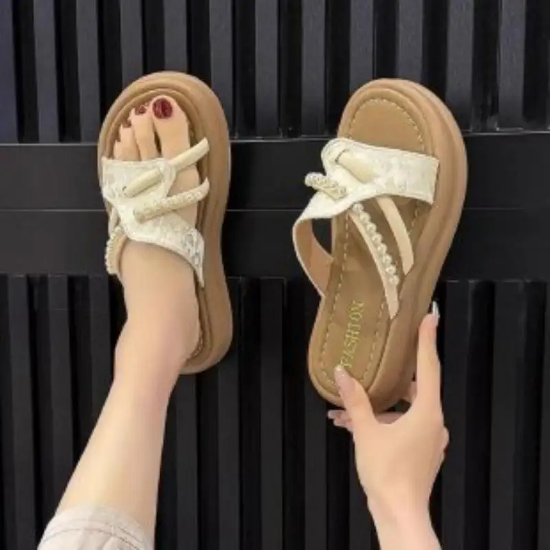2026 Summer Pearl Platform Slides Women Soft Sole One Strap Anti Slip Outdoor Beach Casual Sandal Slippers
2026 Summer Pearl Platform Slides Women Soft Sole One Strap Anti Slip Outdoor Beach Casual Sandal Slippers