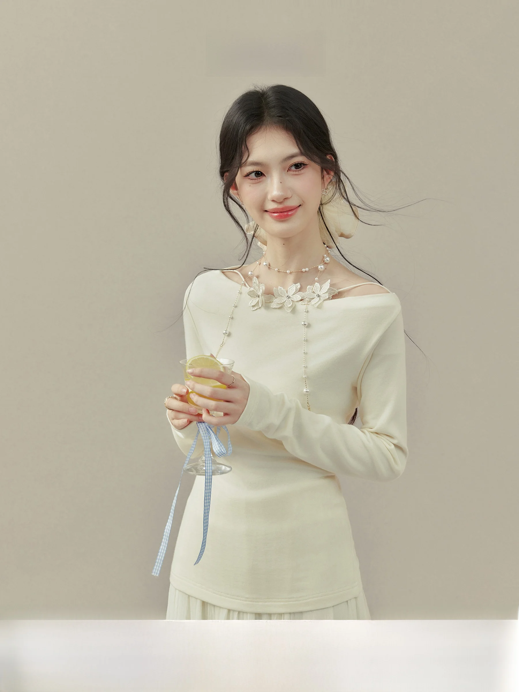 Slim Fit Floral 3D Printed One Shoulder T-Shirt Women's Spring Inner Wear Light Beige Top Casual Style Long Sleeve Tee
Slim Fit Floral 3D Printed One Shoulder T-Shirt Women's Spring Inner Wear Light Beige Top Casual Style Long Sleeve Tee