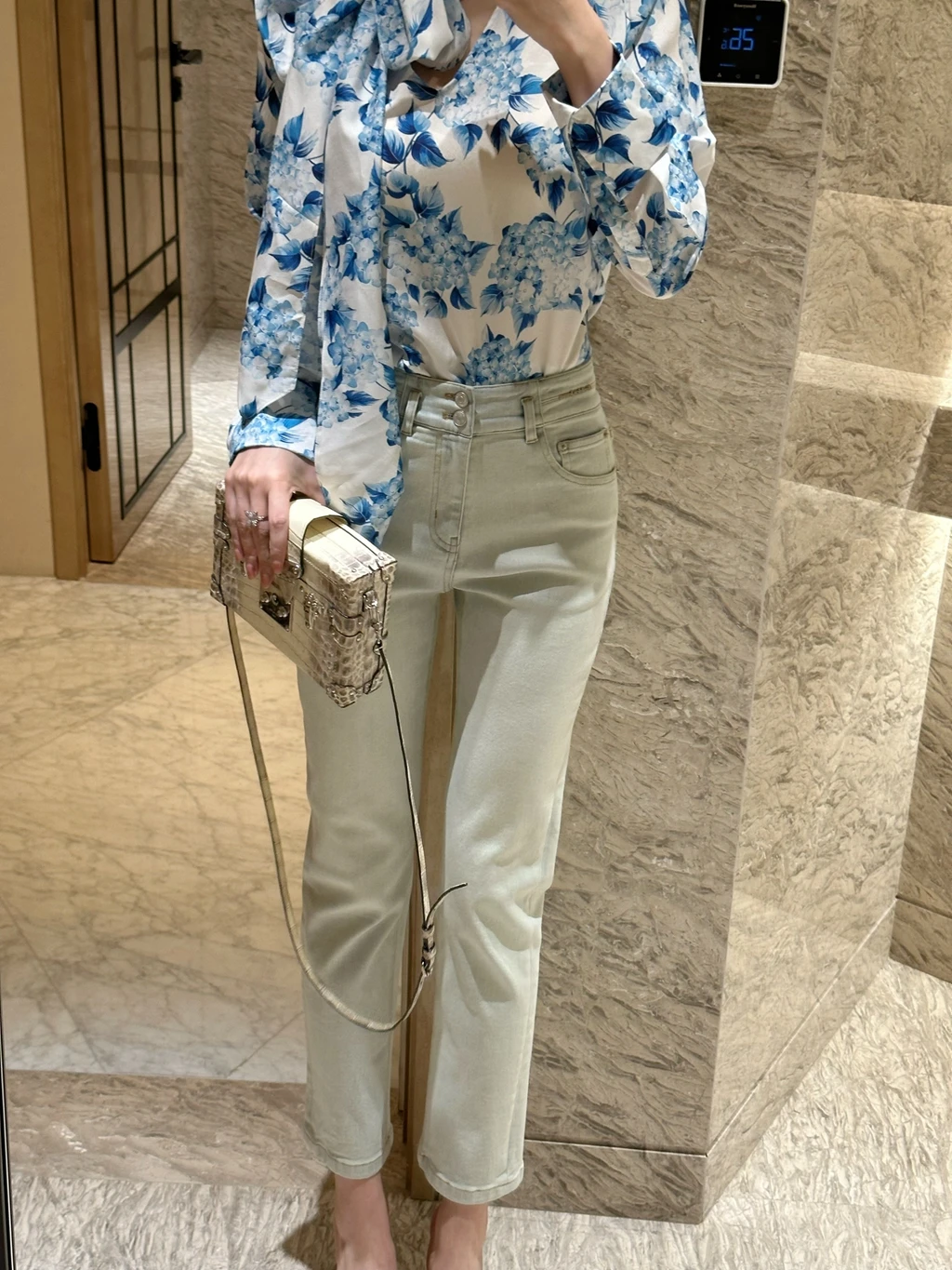 Tian Jiao Women's Slim Fit Straight Leg Jeans Nine Points Autumn Winter Cigarette Pants Pure Color Multi ket Button Zipper
Tian Jiao Women's Slim Fit Straight Leg Jeans Nine Points Autumn Winter Cigarette Pants Pure Color Multi ket Button Zipper