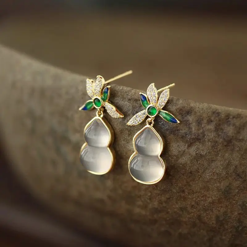 Flash diamond ice-transparent gourd earrings for women ins small high-end earrings new Chinese earrings
Flash diamond ice-transparent gourd earrings for women ins small high-end earrings new Chinese earrings