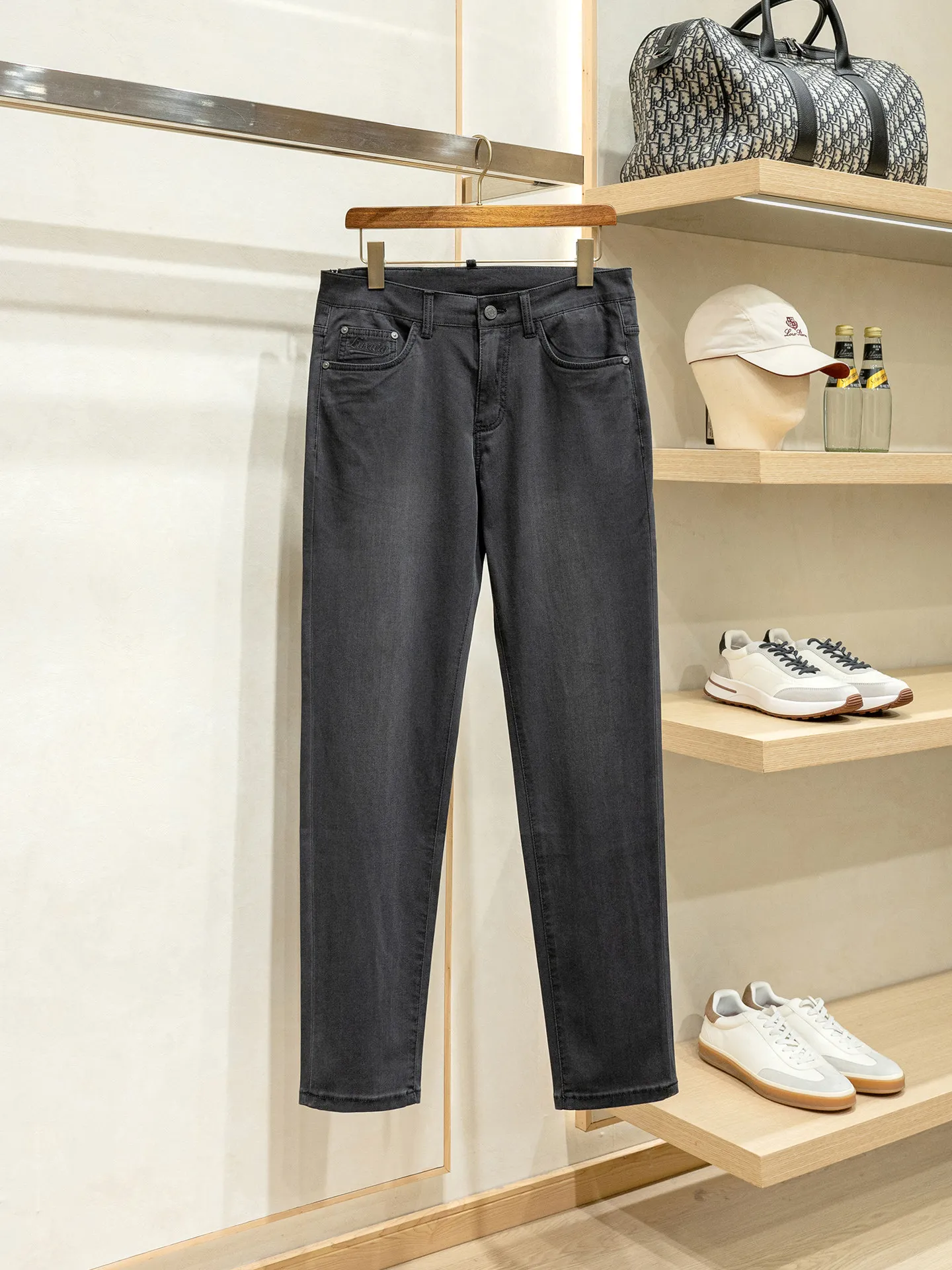 Simple Vintage washed spring and summer thin slim-fitting small straight jeans
Simple Vintage washed spring and summer thin slim-fitting small straight jeans