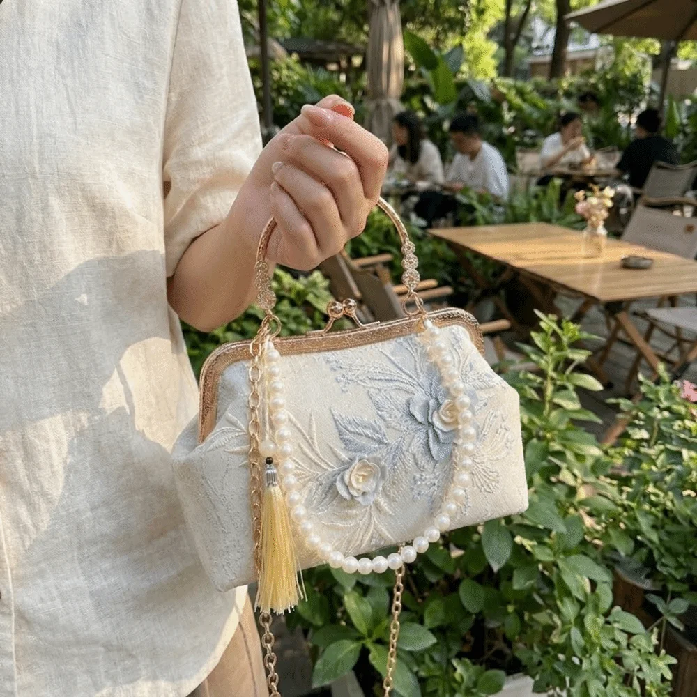 Vintage Embroidered Kiss Lock Handbag Small Square Top-Handle Pearl Chain Bag Tassel Chinese Style Floral Lace Evening Bag Bride
Vintage Embroidered Kiss Lock Handbag Small Square Top-Handle Pearl Chain Bag Tassel Chinese Style Floral Lace Evening Bag Bride