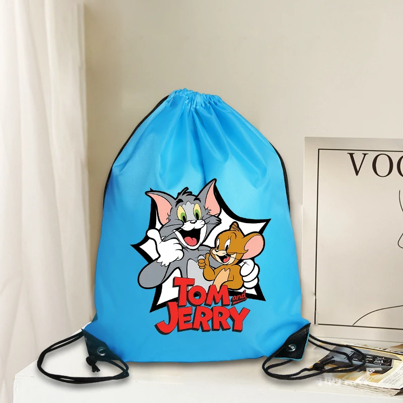 Tom and Jerry Drawstring Bag Cute Cartoon Backpack Sports Gym Bags Lightweight Shopping Sackpack Fashion Printed Birthday Gifts
Tom and Jerry Drawstring Bag Cute Cartoon Backpack Sports Gym Bags Lightweight Shopping Sackpack Fashion Printed Birthday Gifts