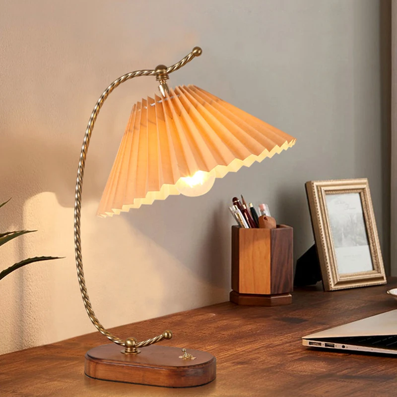 Pleated Table Lamp DIY Foldable Art Atmosphere Bedroom Bedside Night Light Home Decorate Lamps American Golden Retro Table Light
Pleated Table Lamp DIY Foldable Art Atmosphere Bedroom Bedside Night Light Home Decorate Lamps American Golden Retro Table Light