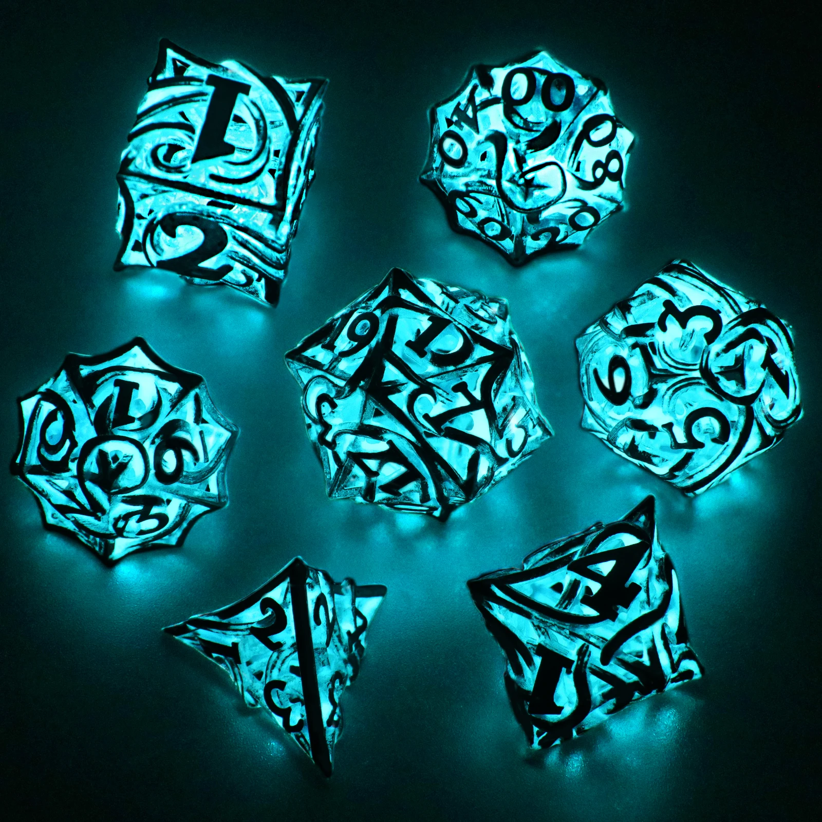 7Pcs Hollow Metal Polyhedral Dice Set Vine Pattern Glow In The Dark DND Dice for Dungeons & Dragons RPG Tabletop Games
7Pcs Hollow Metal Polyhedral Dice Set Vine Pattern Glow In The Dark DND Dice for Dungeons & Dragons RPG Tabletop Games