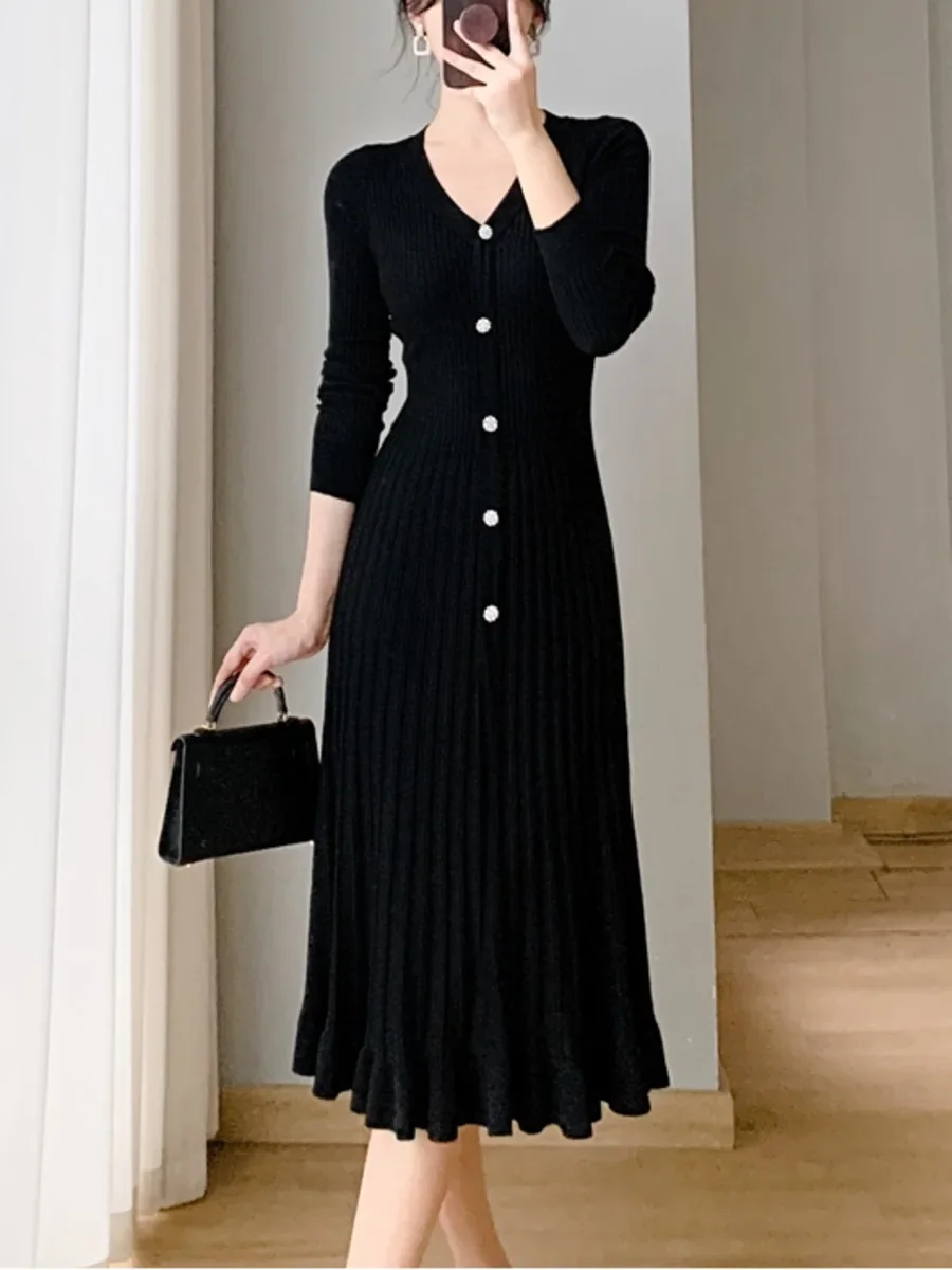 Autumn Winter Black Knitted Sweater Pleated Midi Dress Elegant Women V Neck Beaded Buttons Slim Waist Office Ladies Vestidos
Autumn Winter Black Knitted Sweater Pleated Midi Dress Elegant Women V Neck Beaded Buttons Slim Waist Office Ladies Vestidos