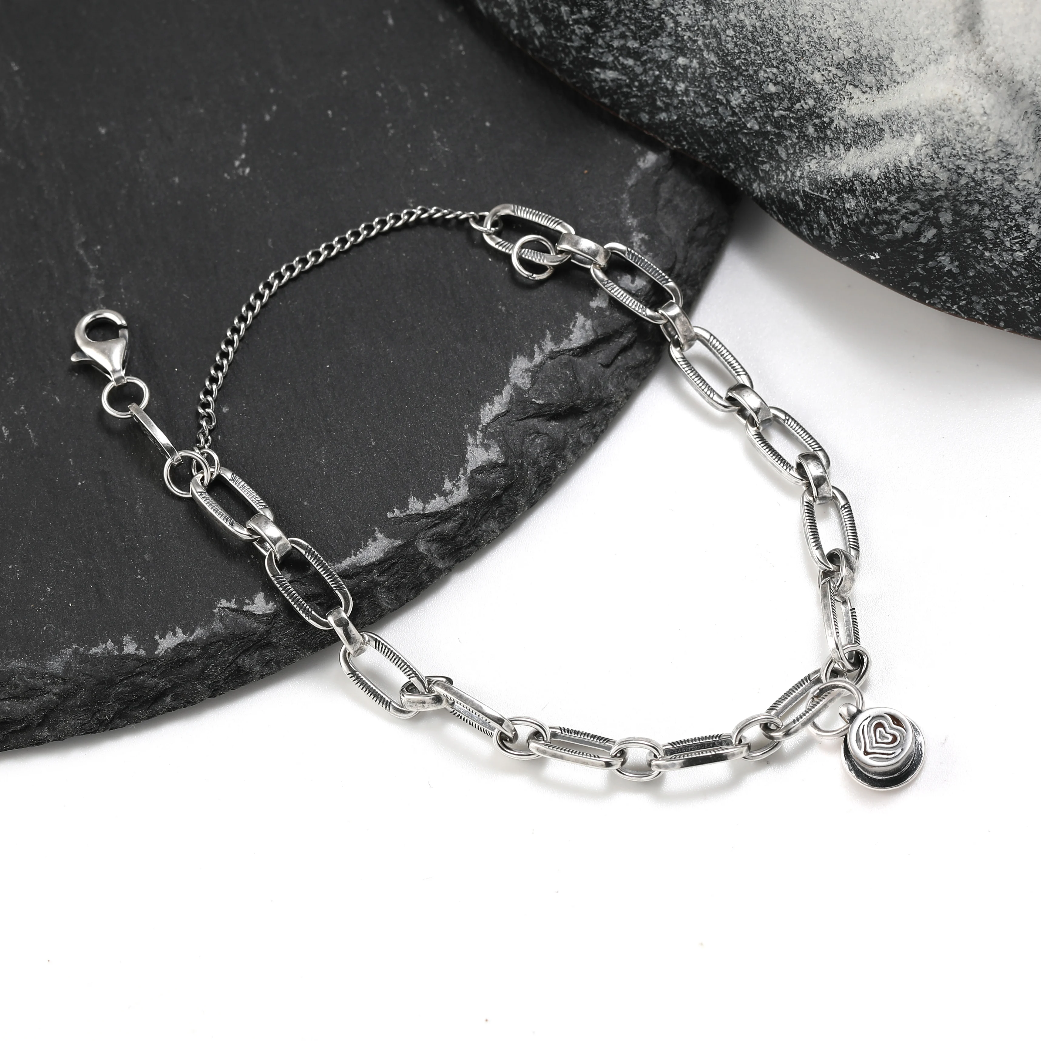 Authentic 925 sterling silver James Avery Ornate Links Charm Bracelet paired with Enamel Latte Love pendant
Authentic 925 sterling silver James Avery Ornate Links Charm Bracelet paired with Enamel Latte Love pendant