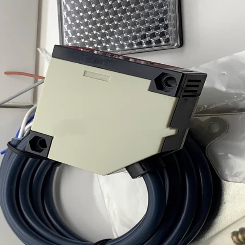 2PCS New Photoelectric Switch E3JK-TN11-C E3JK-TN12-C E3JK-TR13-C
2PCS New Photoelectric Switch E3JK-TN11-C E3JK-TN12-C E3JK-TR13-C