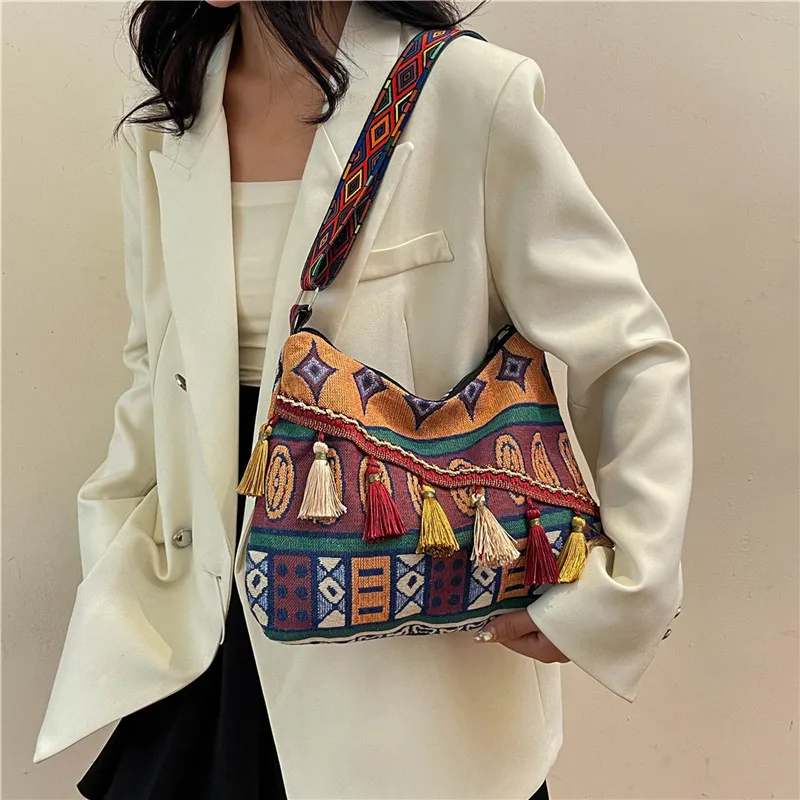 2025 Tassel Ethnic Style Crossbody Bags Woven Large Capacity Fringe Shoulder Bag Handbag Messenger Bag Bohemian Tote Bag Outdoor
2025 Tassel Ethnic Style Crossbody Bags Woven Large Capacity Fringe Shoulder Bag Handbag Messenger Bag Bohemian Tote Bag Outdoor