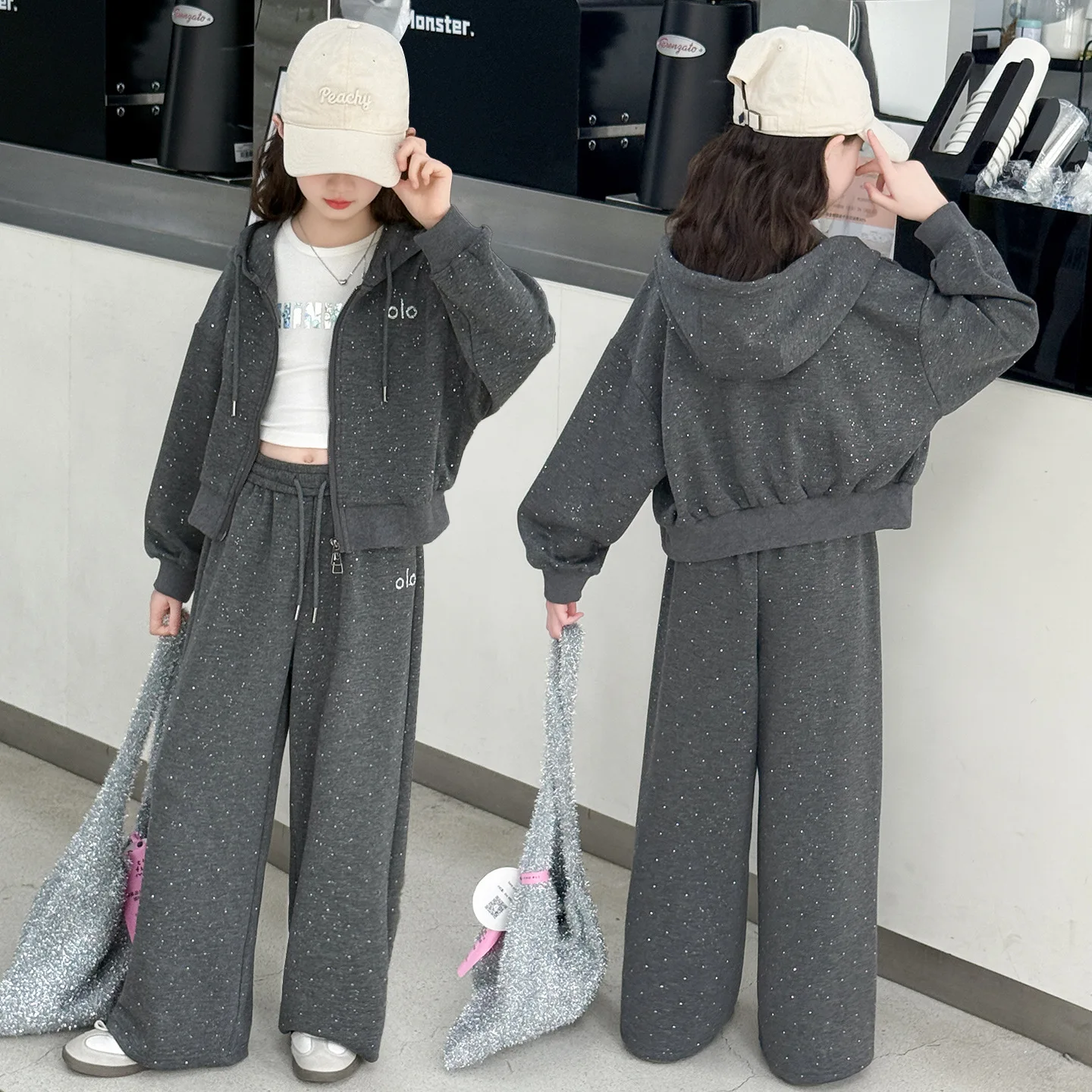 Осенние комплекты для маленьких девочек, детские комплекты с длинными рукавами и вышивкой букв для девочек, пальто с капюшоном + штаны на шнурке, детские спортивные комплекты из 2 предметов для девочек
Осенние комплекты для маленьких девочек, детские комплекты с длинными рукавами и вышивкой букв для девочек, пальто с капюшоном + штаны на шнурке, детские спортивные комплекты из 2 предметов для девочек