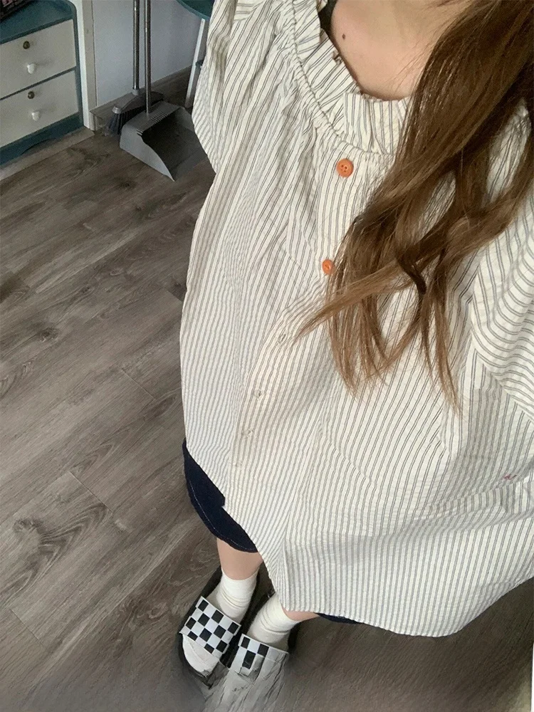 Корейский дизайн в полоску с деревянными ушками ort Sve irt, женский летний модный уникальный повседневный топ небольшого размера для внутренней одежды
Корейский дизайн в полоску с деревянными ушками ort Sve irt, женский летний модный уникальный повседневный топ небольшого размера для внутренней одежды