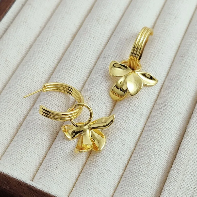 Retro Style Personalized Flower Earrings Temperament High-end Earrings Needle Niche Design Earrings
Retro Style Personalized Flower Earrings Temperament High-end Earrings Needle Niche Design Earrings
