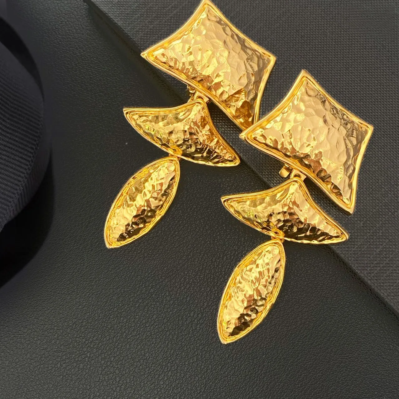 New Jewelry & Accessories Retro Style Leaf Shaped Geometric Tassel Ear Clip Earrings For Women's Parties & Gifts
New Jewelry & Accessories Retro Style Leaf Shaped Geometric Tassel Ear Clip Earrings For Women's Parties & Gifts
