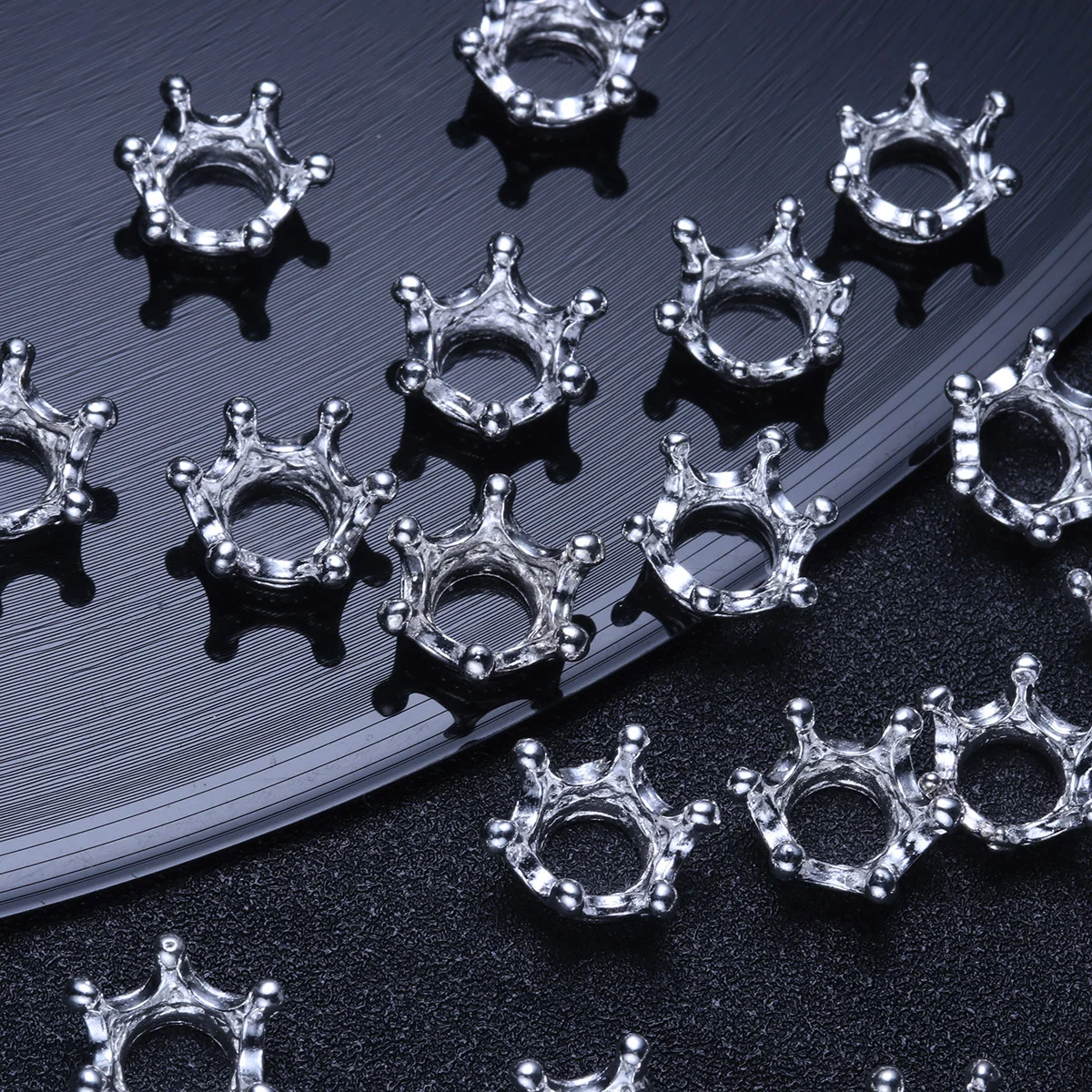 20 Pcs Crown Charms Handmade Accessories Mini for Dolls Toys Accessory Decorate Jewelry Headgear
20 Pcs Crown Charms Handmade Accessories Mini for Dolls Toys Accessory Decorate Jewelry Headgear