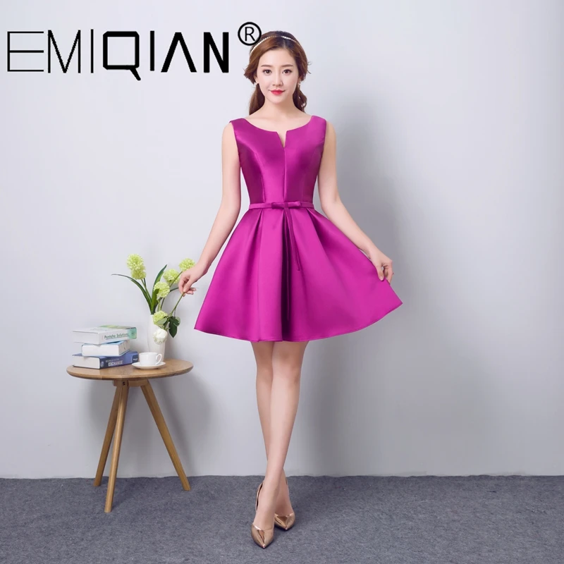 Sexy Lace Up Satin Graduation Party Dress Knee Length Short Prom Dresses
Sexy Lace Up Satin Graduation Party Dress Knee Length Short Prom Dresses
