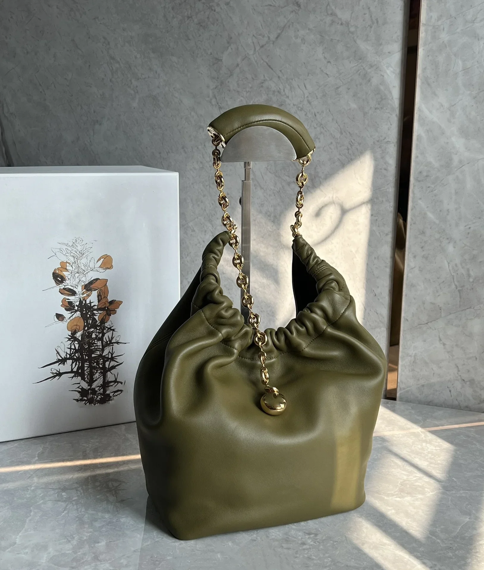 Chain bag purse women ladies single shoulder underarm chain strap bag genuine leather bag Handbag wrinkled
Chain bag purse women ladies single shoulder underarm chain strap bag genuine leather bag Handbag wrinkled
