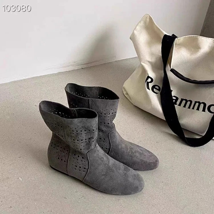 Новые летние женские ботинки 2026 года с вырезами, модные универсальные повседневные туфли, женские летние прохладные ботинки на плоской подошве, тренд сезона
Новые летние женские ботинки 2026 года с вырезами, модные универсальные повседневные туфли, женские летние прохладные ботинки на плоской подошве, тренд сезона