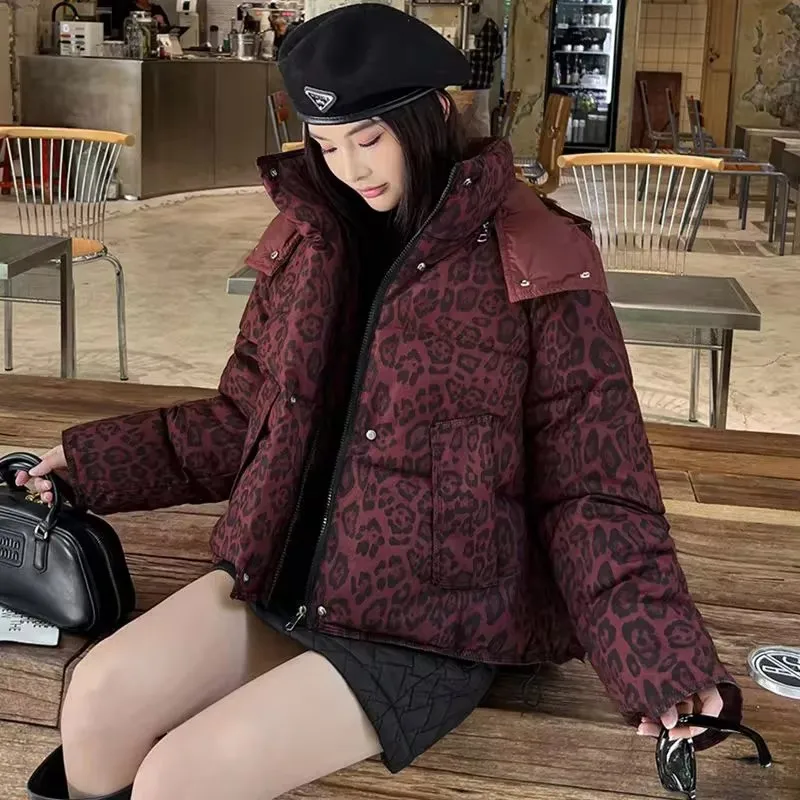 Leopard Print Down Cotton-Padded Jacket Women's Short Parkas New Fashion Loose Bread Coat Hooded Zipper Loose Warm Outwear
Leopard Print Down Cotton-Padded Jacket Women's Short Parkas New Fashion Loose Bread Coat Hooded Zipper Loose Warm Outwear
