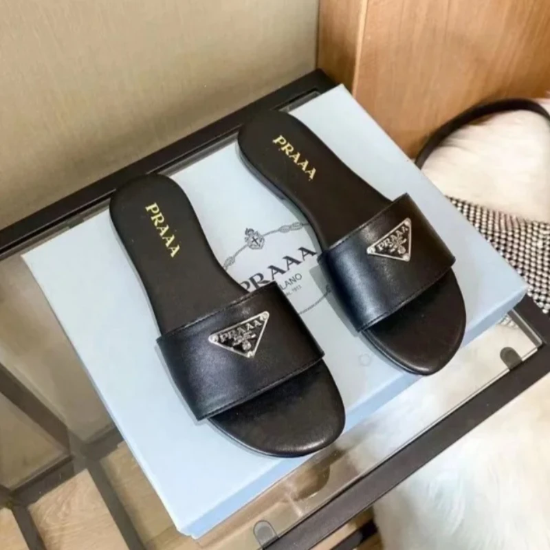 2026 New Style Fashionable Lettered Slippers, European-style Triangular Flat-bottom One-piece Laced Beach Sandals, Multi-functional Flat-heeled Open-toe Women's Beach Shoes.
2026 New Style Fashionable Lettered Slippers, European-style Triangular Flat-bottom One-piece Laced Beach Sandals, Multi-functional Flat-heeled Open-toe Women's Beach Shoes.