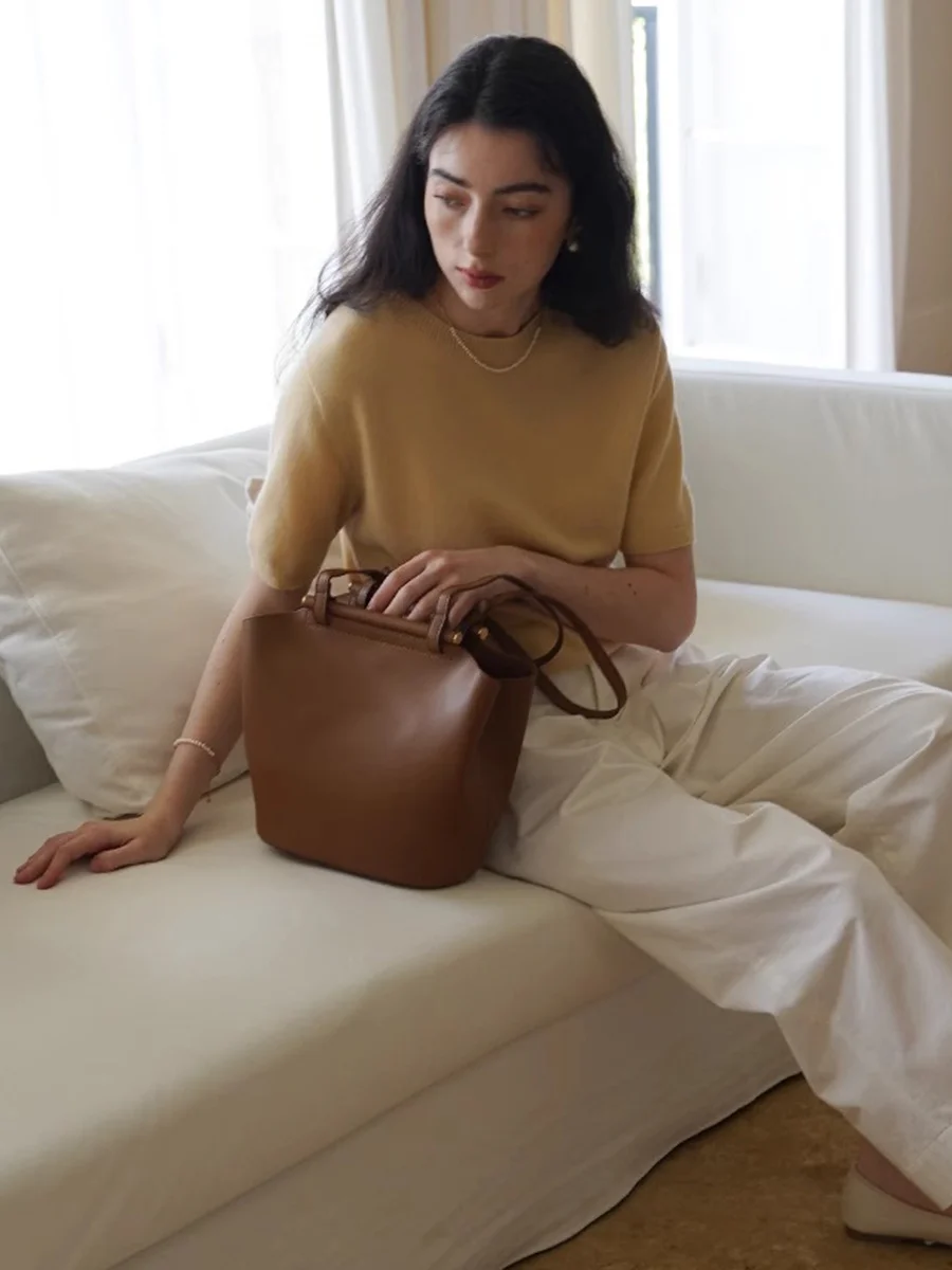 2024 New Women's Buet Bag oulder Tote Bag Commuter Large Capaci Underarm Water Buet Bag Soft PU Pure Color Faion
2024 New Women's Buet Bag oulder Tote Bag Commuter Large Capaci Underarm Water Buet Bag Soft PU Pure Color Faion