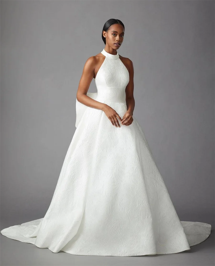 Halt Neck Sleeveless A-Line Wedding Dress Backless Zipper With Buttons And Bow Custom Made Bridal Gown
Halt Neck Sleeveless A-Line Wedding Dress Backless Zipper With Buttons And Bow Custom Made Bridal Gown