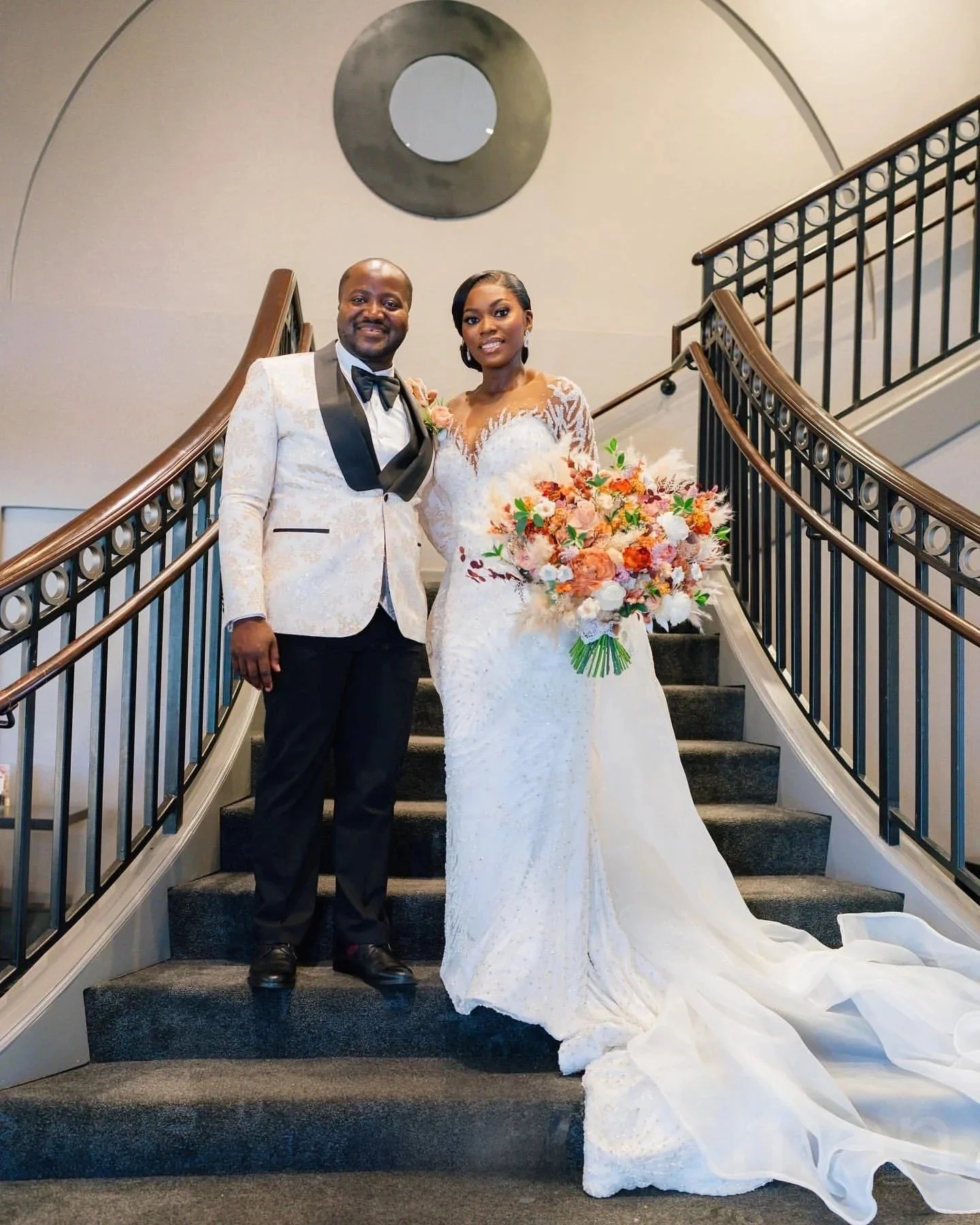 Индивидуальное свадебное платье-русалка с прозрачным вырезом, блестящими бусинами и кристаллами, длинными рукавами, роскошное свадебное платье Aso Ebi
Индивидуальное свадебное платье-русалка с прозрачным вырезом, блестящими бусинами и кристаллами, длинными рукавами, роскошное свадебное платье Aso Ebi