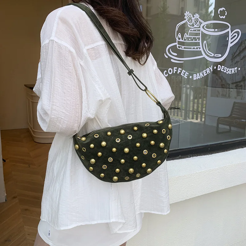 Дизайнерская сумка через плечо с шипами, сумка в форме полумесяца с заклепками, новинка 2025, женская металлическая сумка подмышки, высококачественные сумки на плечо в горошек с заклепками в стиле ретро 
Дизайнерская сумка через плечо с шипами, сумка в форме полумесяца с заклепками, новинка 2025, женская металлическая сумка подмышки, высококачественные сумки на плечо в горошек с заклепками в стиле ретро