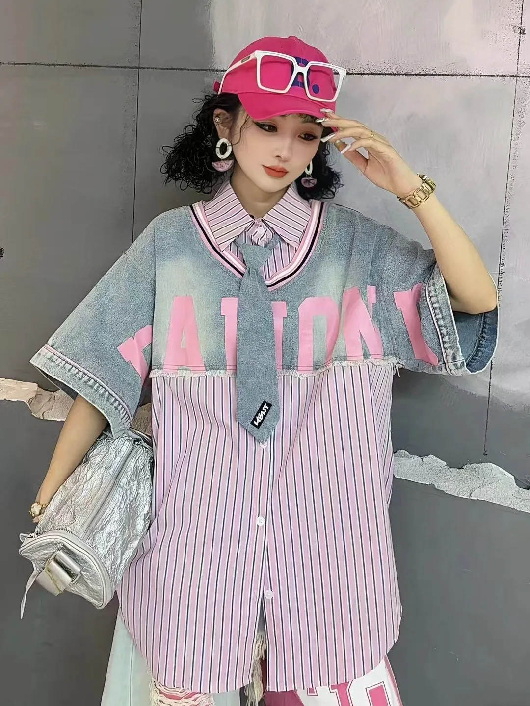 Trendy Denim Striped Shirt for Women Summer New Style Printed Collar Tag Label Striped Top Loose Fit Short Sleeve Polyester
Trendy Denim Striped Shirt for Women Summer New Style Printed Collar Tag Label Striped Top Loose Fit Short Sleeve Polyester