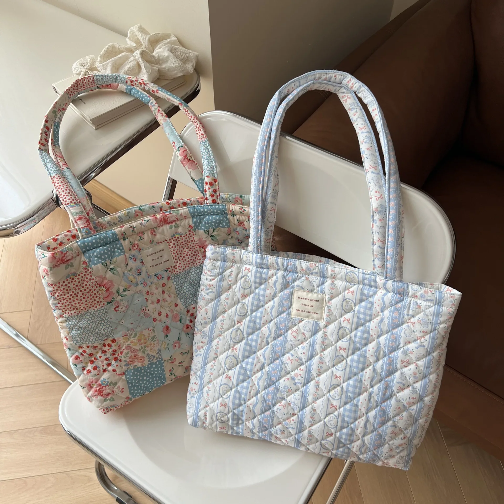 Floral Quilted Tote Bag For Women Large Capacity Soft Handbag For Winter Daily Use Thickened Design Shoulder Bag
Floral Quilted Tote Bag For Women Large Capacity Soft Handbag For Winter Daily Use Thickened Design Shoulder Bag