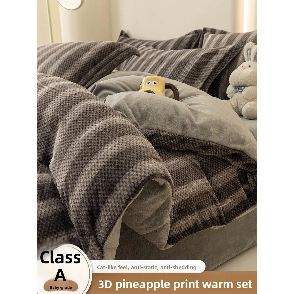 Thickened Warm Pineapple Pattern Milk Velvet Bedding Four-Piece Set Winter Fleece Coverlet Duvet Cover Sheet for Dormitory
Thickened Warm Pineapple Pattern Milk Velvet Bedding Four-Piece Set Winter Fleece Coverlet Duvet Cover Sheet for Dormitory