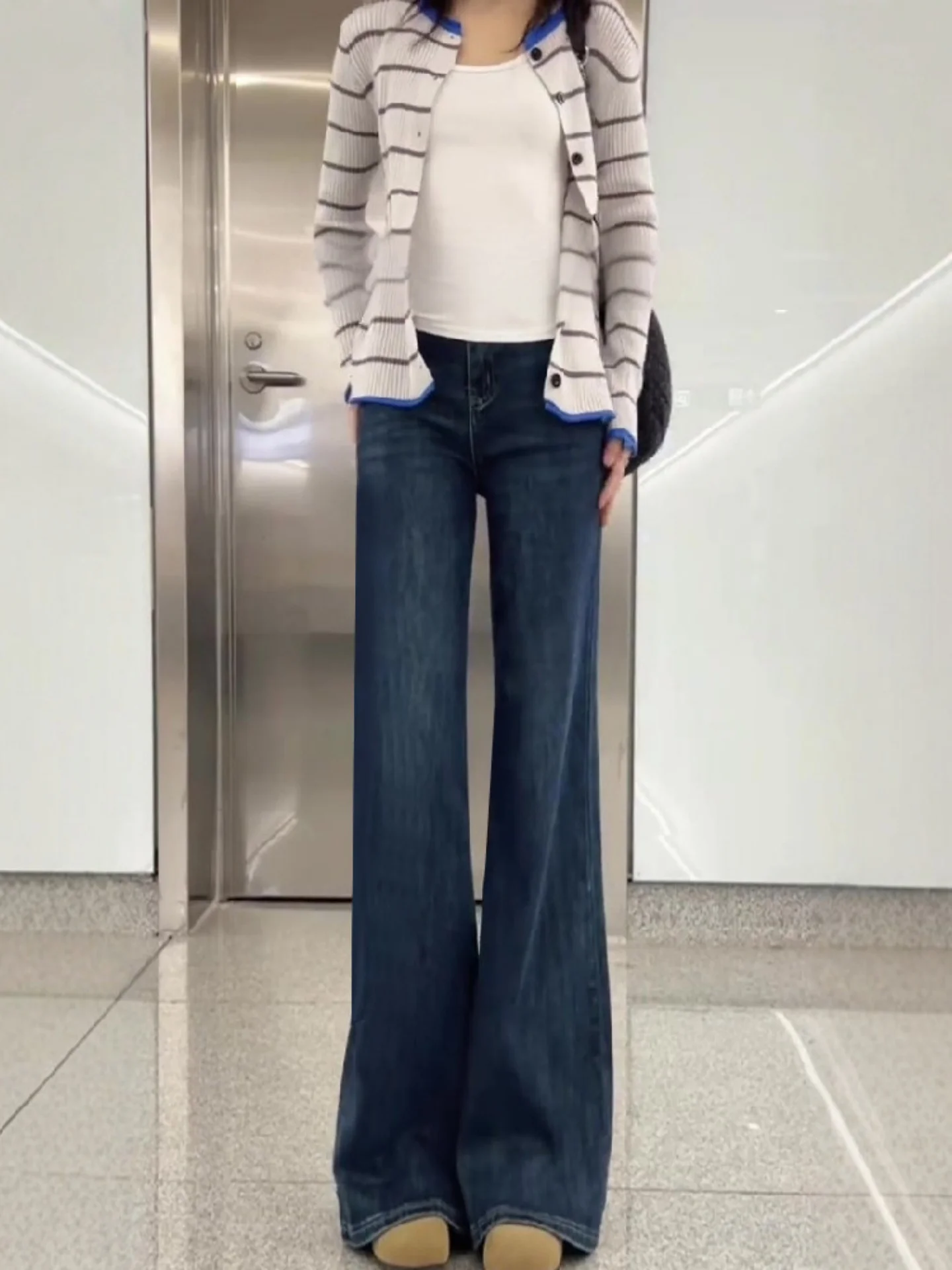 Retro American Style High Waist Wide Leg Jeans Women's Autumn Winter Fleece Lined Draping Soft Elastic Floor Length Pants
Retro American Style High Waist Wide Leg Jeans Women's Autumn Winter Fleece Lined Draping Soft Elastic Floor Length Pants