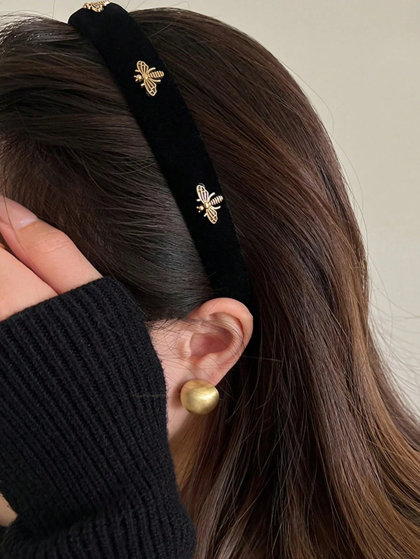 Women's Black Velvet Headband With Gold Bee Embellishments Fashion Hair Accessory
Women's Black Velvet Headband With Gold Bee Embellishments Fashion Hair Accessory