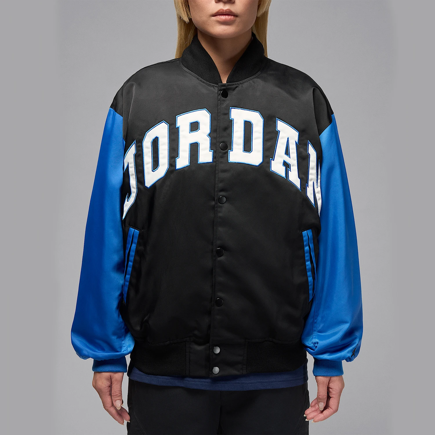 Оригинальная мужская спортивная куртка Nike JORDAN с нашивками в университетском стиле HV0100-010
Оригинальная мужская спортивная куртка Nike JORDAN с нашивками в университетском стиле HV0100-010