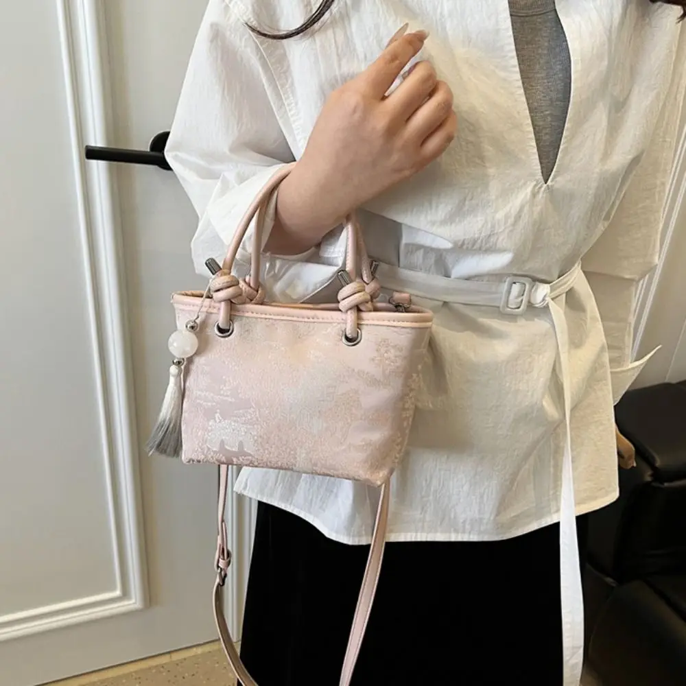 Sweet Embroidery Shoulder Bag Elegant Cheongsam Accessories Chinese Style Handbag with Pendant New Design Hanfu Bucket Bag Women
Sweet Embroidery Shoulder Bag Elegant Cheongsam Accessories Chinese Style Handbag with Pendant New Design Hanfu Bucket Bag Women