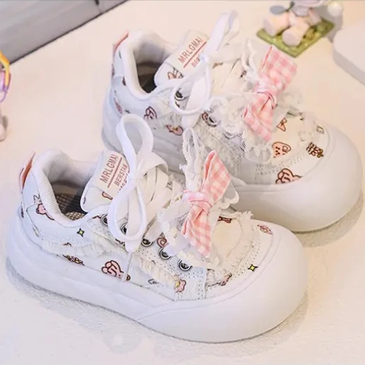 Милые туфли для хлеба, белые кроссовки на толстой подошве, женские кроссовки 2026, новинка весны и осени, повседневные кроссовки на шнуровке с круглым носком
Милые туфли для хлеба, белые кроссовки на толстой подошве, женские кроссовки 2026, новинка весны и осени, повседневные кроссовки на шнуровке с круглым носком