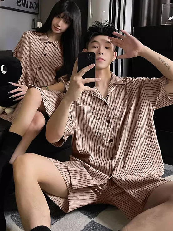 DAIMELU Couple pajamas women's summer short-sleeved plus size thin men's sleepwear set vertical stripes pyjamas suit nightwear
DAIMELU Couple pajamas women's summer short-sleeved plus size thin men's sleepwear set vertical stripes pyjamas suit nightwear