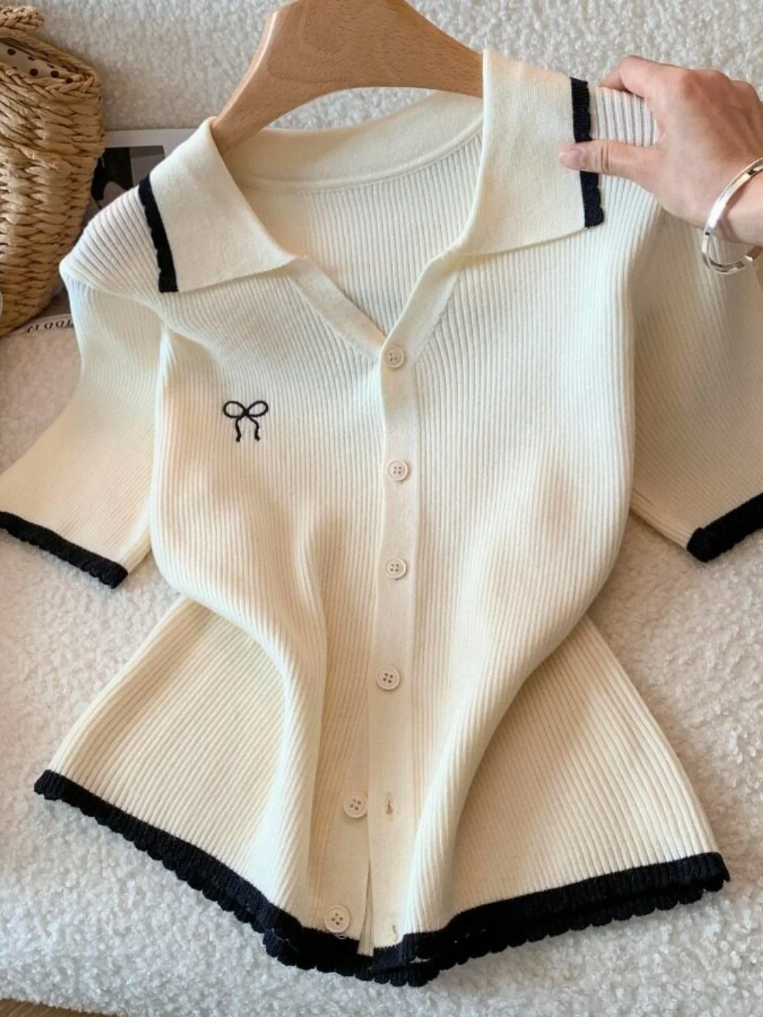 Korean Style Embroidered Knitted Cardigan Women's Short Sleeve Turn-down Collar Knot Slimming Summer New Fashion Top
Korean Style Embroidered Knitted Cardigan Women's Short Sleeve Turn-down Collar Knot Slimming Summer New Fashion Top
